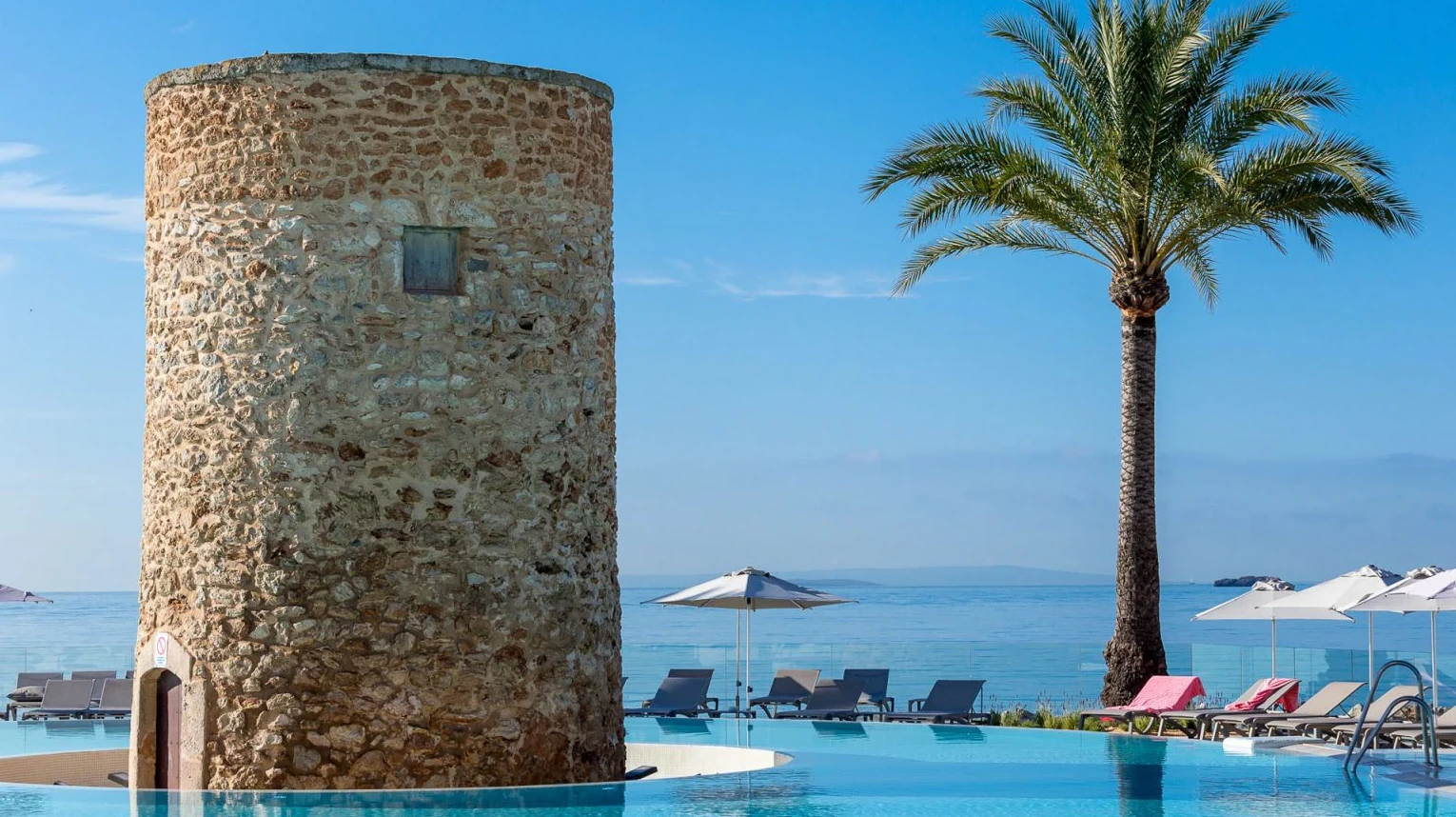 Vista panorámica del Hotel Torre del Mar en Ibiza