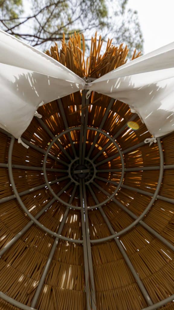 23508_Daybed Cone_Thatch Antique Honey Polypeel 7mm_Skyline_4