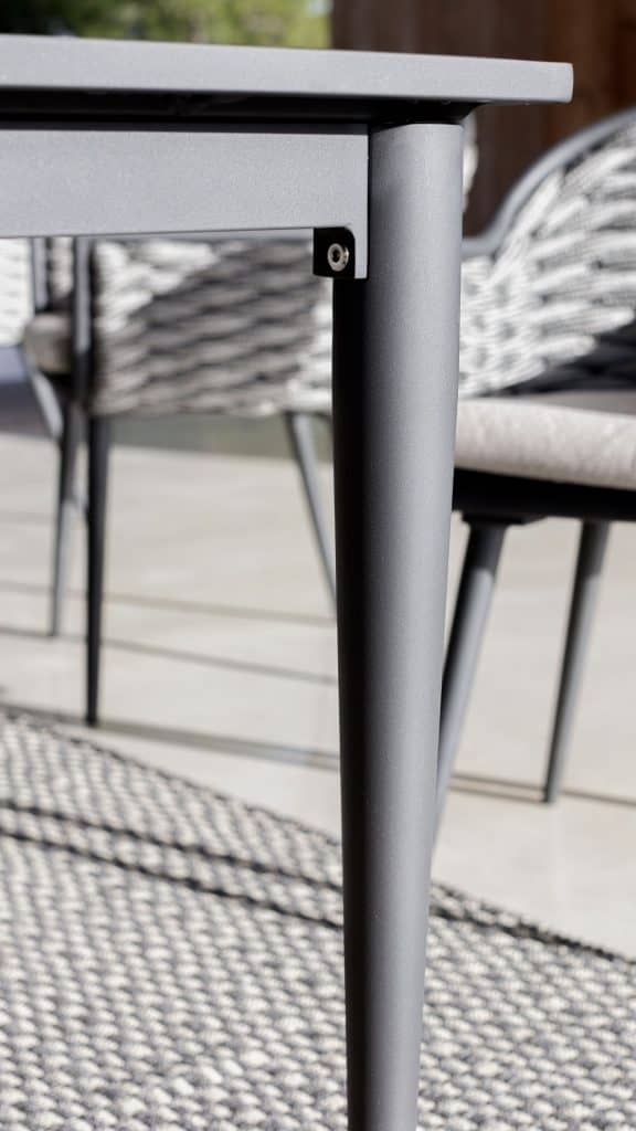 23518_Dining Table Serpent_Aluminum Carbon_Skyline_3