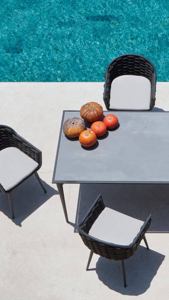 23518_Dining-Table-Serpent_Aluminum-Carbon_Skyline_6