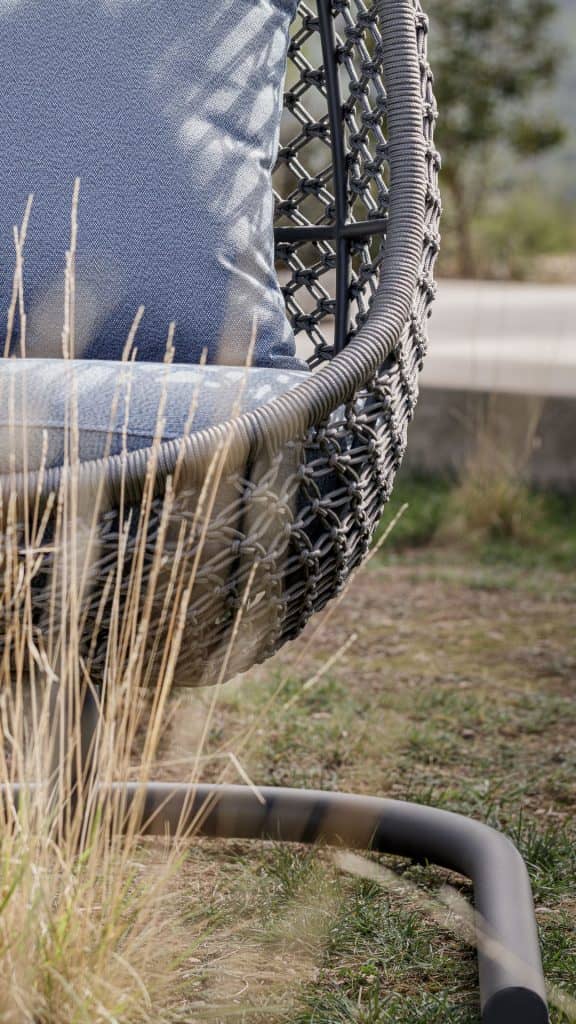 23589_Hanging w.stand Moma_Anthracite Polyrope 6mm_Skyline_2