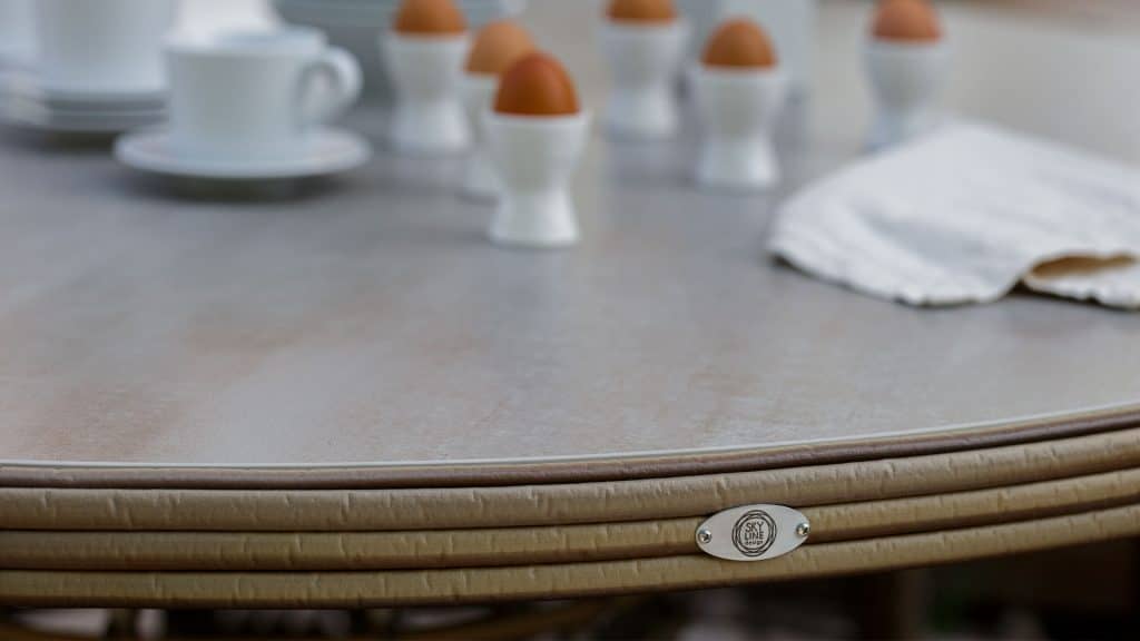 23673_Round Dining Table Ruby_Kubu Mushroom NP15mm_Skyline_2