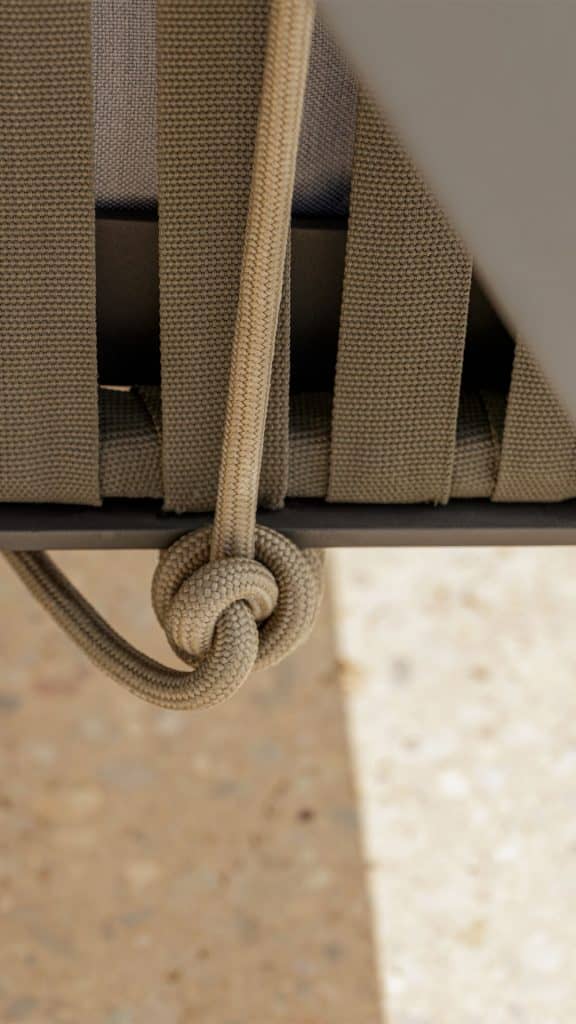 23807_Hanging Horizon_Dark Grey Srap 35mm_Skyline_4