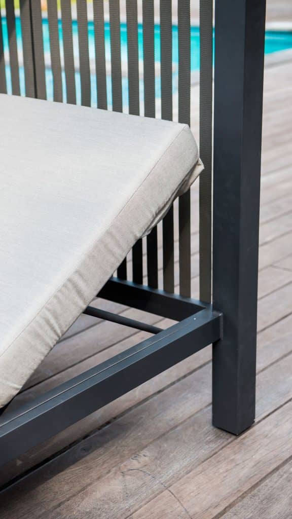 23814_Daybed Horizon_Dark Grey Srap 35mm_Skyline_5