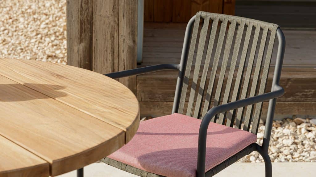 23862_Dining Table Alaska_Natural Teak_Skyline_3