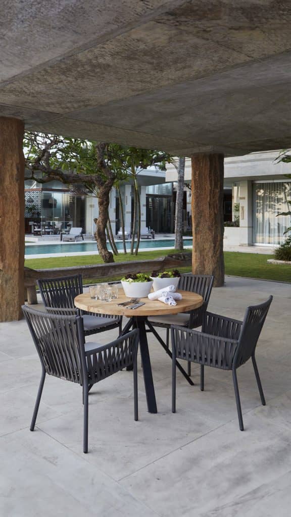 23871.03.01-Round-DT-240-Alaska-White-Wash-Alum-Skyline-4