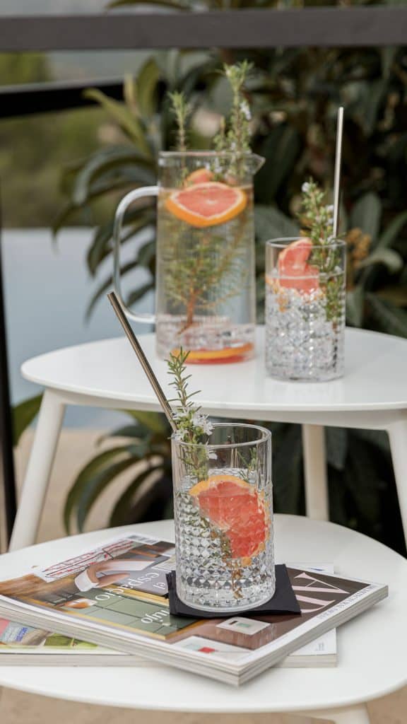 23885.01-Auxiliar-Table-Urban-White-Wash-Aluminum-Skyline-Design-2