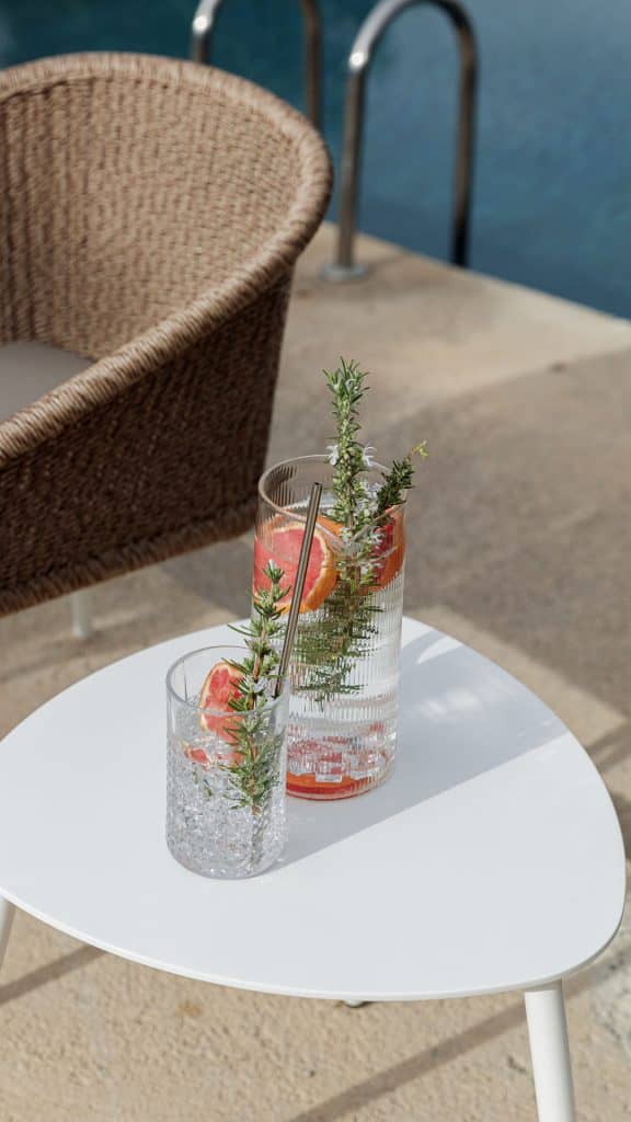 23885.01-Auxiliar-Table-Urban-White-Wash-Aluminum-Skyline-Design-4