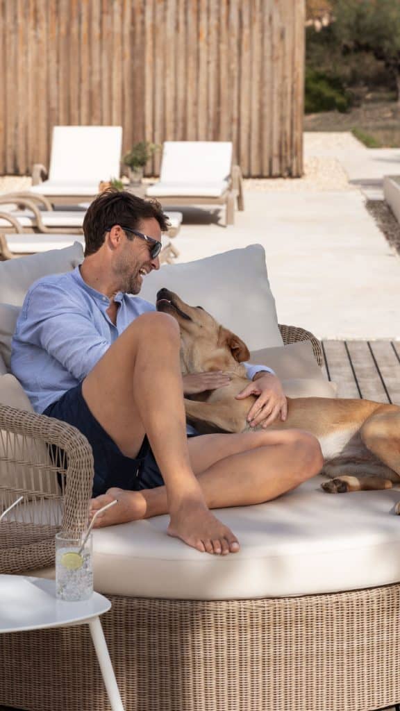 23889-Round-Daybed-Arena-Seasheell-Polyrod-Skyline-Design-4