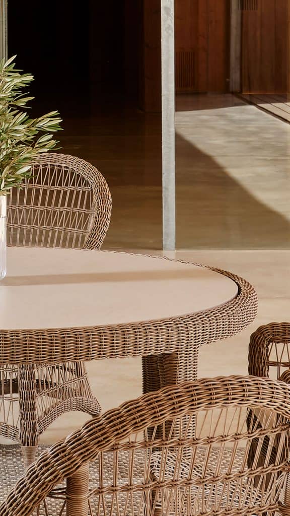 23890-Round-Dining-Table-Arena-Seashell-Polyrod-Skyline-Design-5