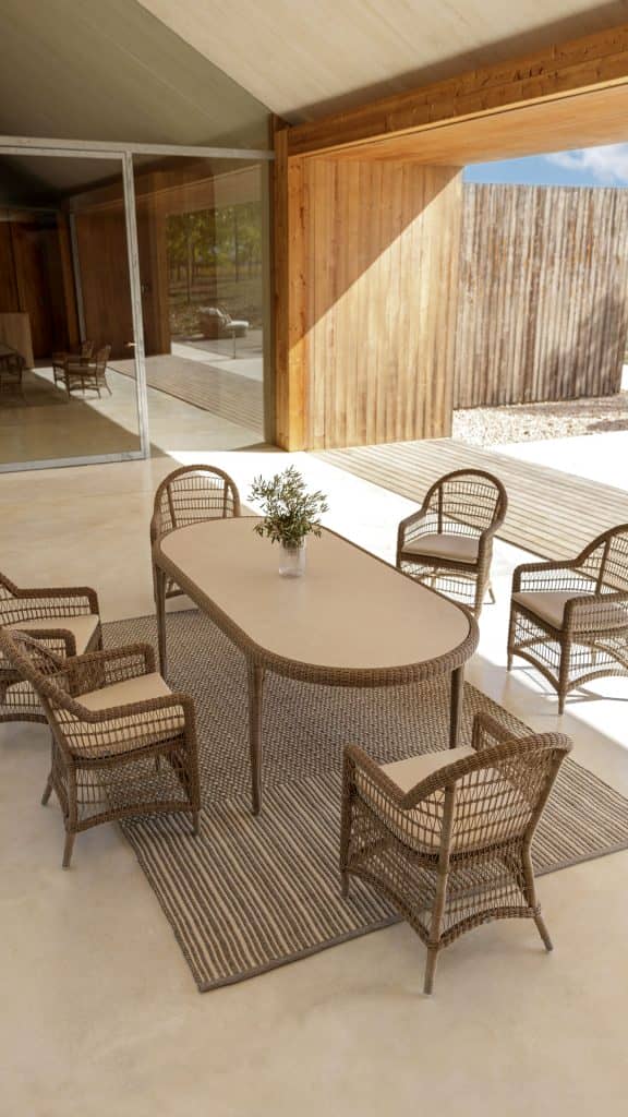 23890.01-Oval-Dinin g-Table-Arena-Seashell-Polyrod-Skyline-Design-5