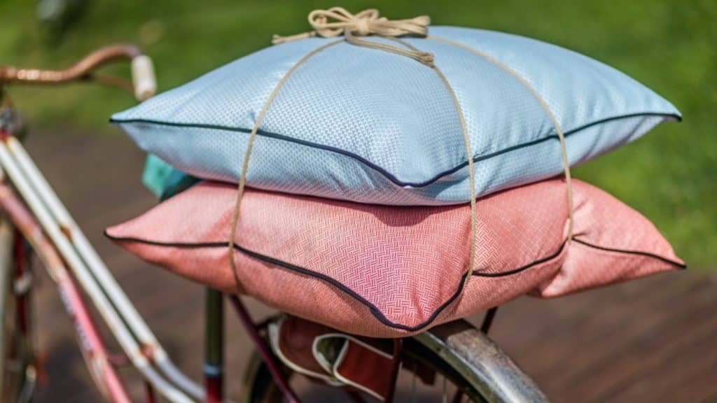 DYED_ACRYLIC_Skyline_Design_Decorative_Pillows_03