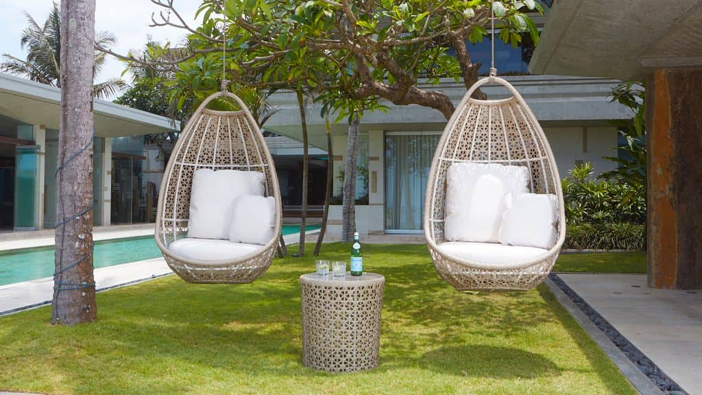 JOURNEY_Skyline_Design_side_table_23095-04